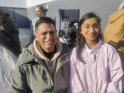 Shri Krishna leerlingen op tv in speciale Holi uitzending 'Holi kleurt de wereld'
